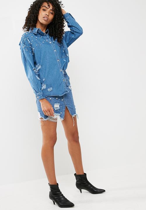Missguided - Distressed denim shirt with pearl detail