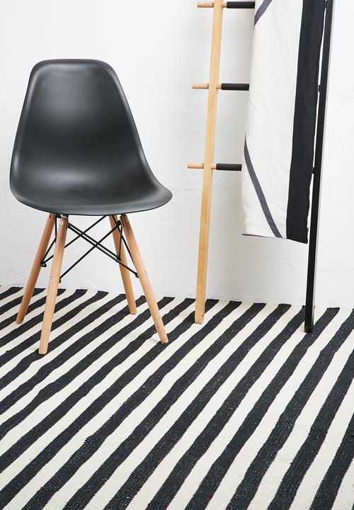 Sixth Floor - Makah woven rug - black/cream