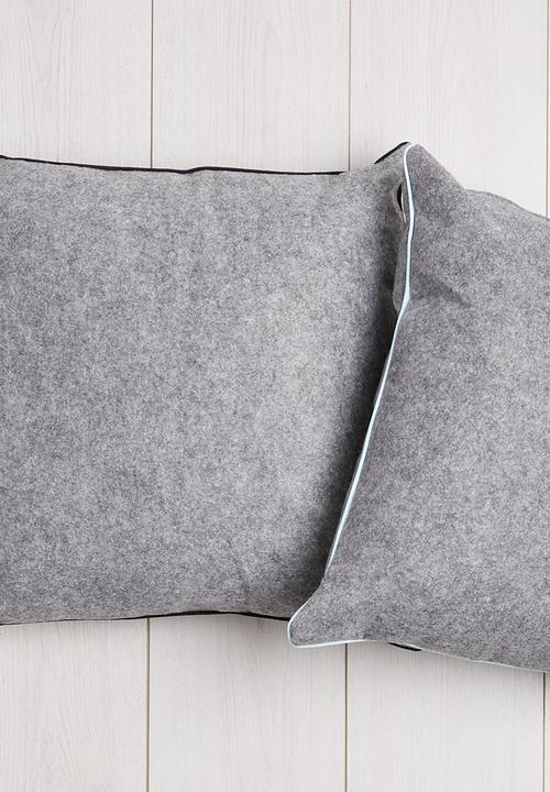 Sixth Floor - Felt pop cushion - grey