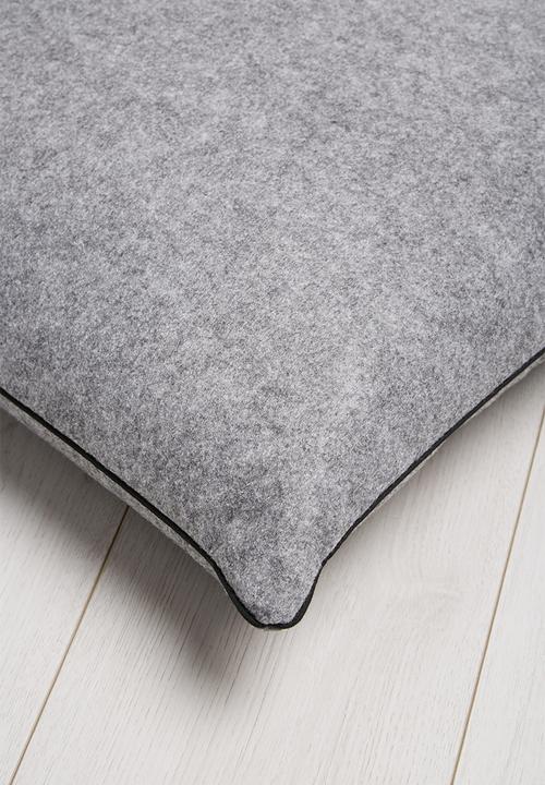 Sixth Floor - Felt pop cushion - grey
