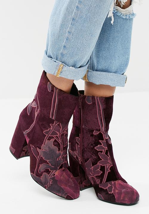 Goldie - Burgundy Steve Madden Boots 