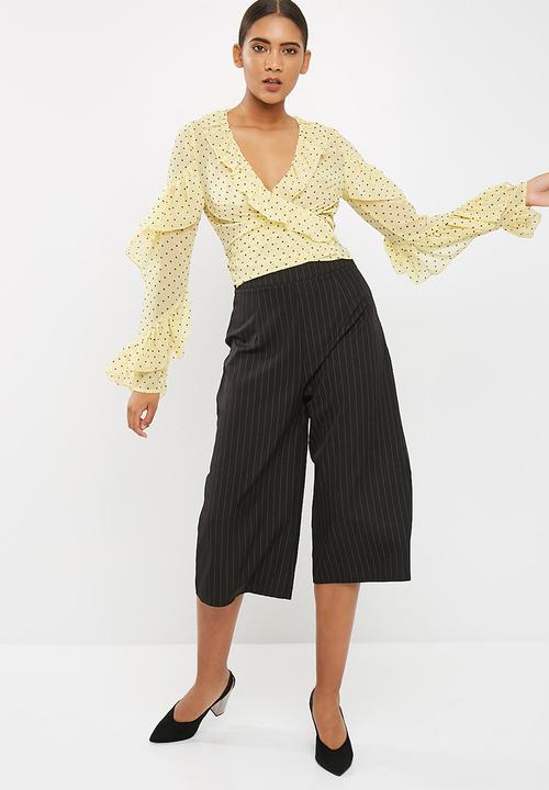 Missguided - Chiffon polka dot frill detail tie front long sleeve top