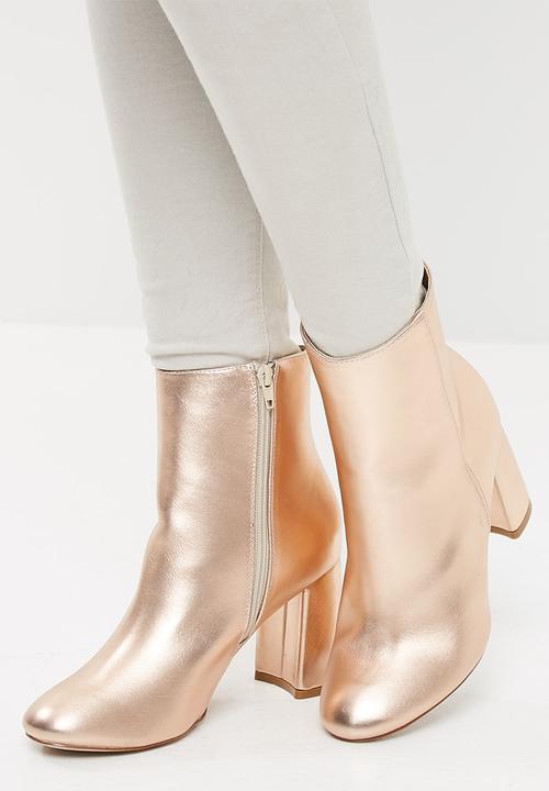 Missguided - Block heel round toe ankle boot