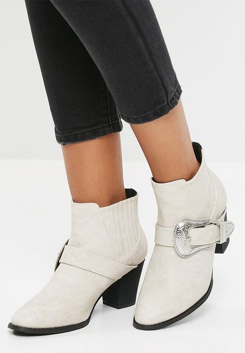 Missguided - Large buckle western chelsea boot