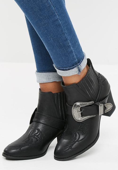 Missguided - Large buckle western chelsea boot