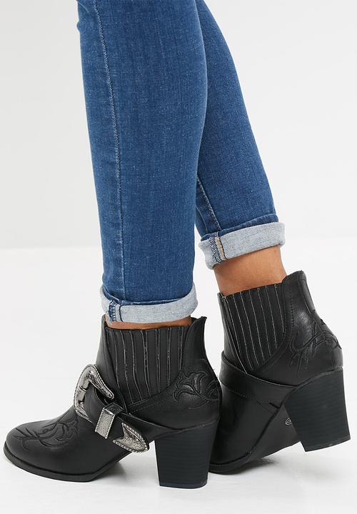Missguided - Large buckle western chelsea boot