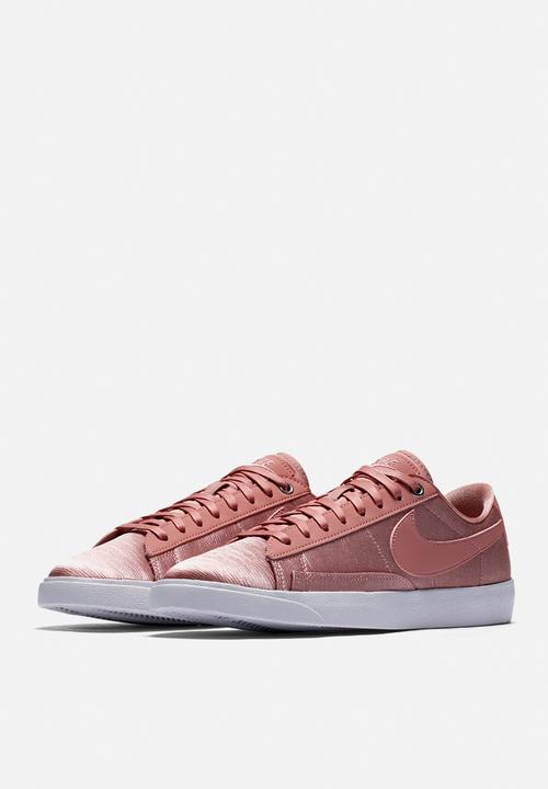 Nike - Blazer Low SE