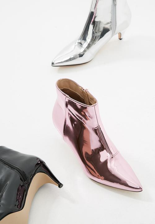 Public Desire - Atomic pointed toe kitten boot