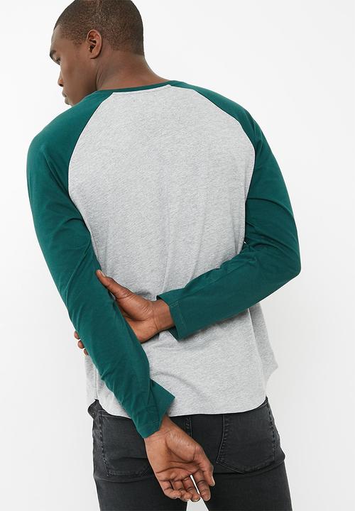 basicthread - Raglan curved hem slim tee