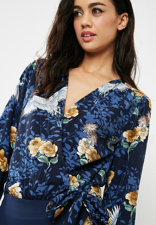 Missguided - Floral long sleeve tie side bodysuit