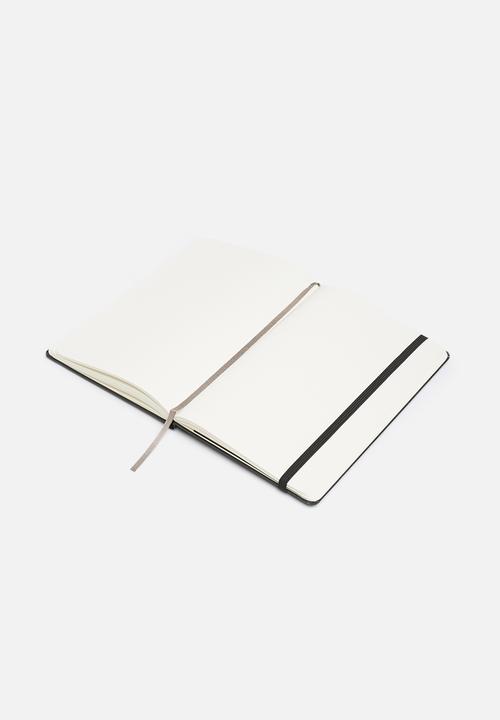 Moleskine - Classic plain hard cover notebook A5