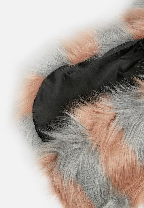 Missguided - Stripped faux fur scarf