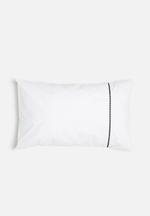 Sheraton Textiles - Eclipse embroidered pillowcase set - white & black