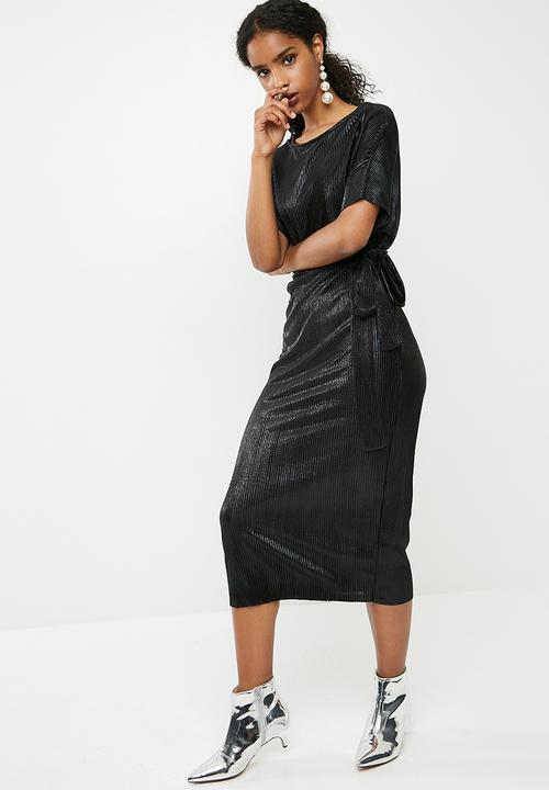 dailyfriday - Drop shoulder plisse' midi dress - black
