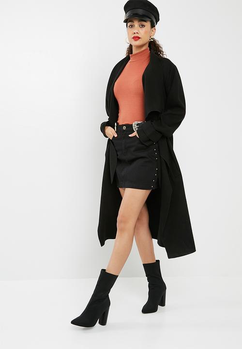Missguided - Western buckle belt stud denim mini skirt - black
