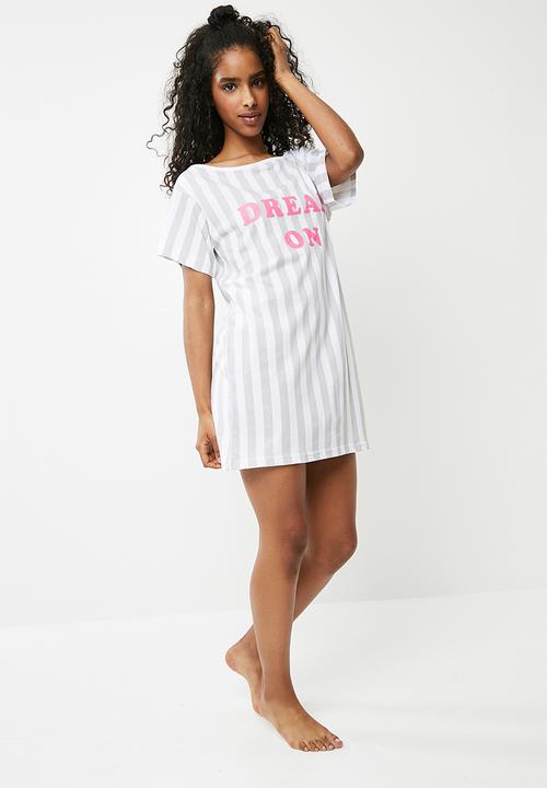 Missguided - Dream on slogan night tee - white