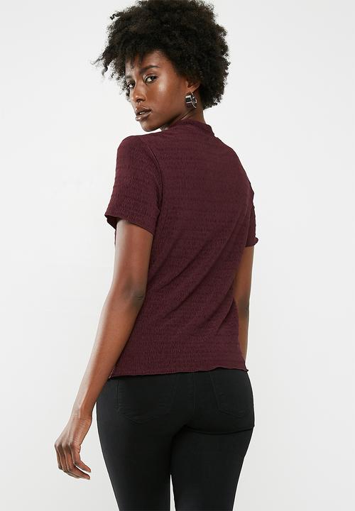 Jacqueline de Yong - Joan short sleeve highneck top - burgundy