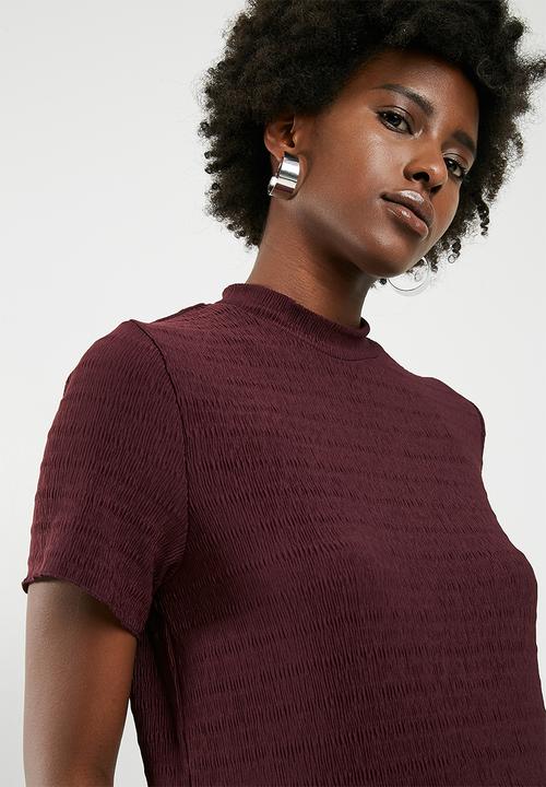 Jacqueline de Yong - Joan short sleeve highneck top - burgundy
