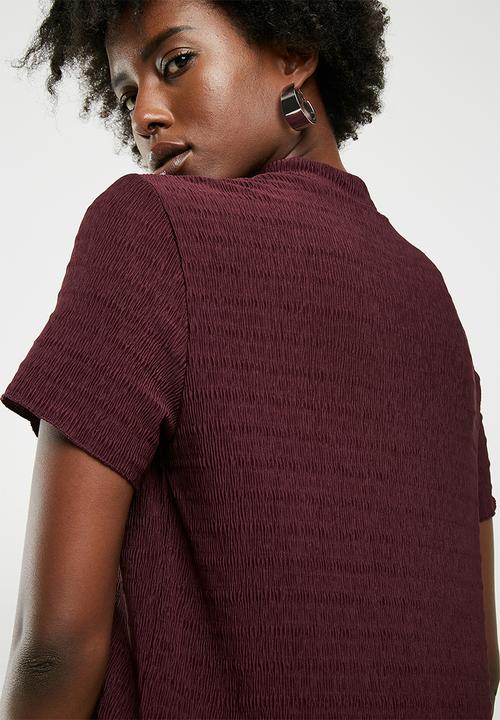 Jacqueline de Yong - Joan short sleeve highneck top - burgundy