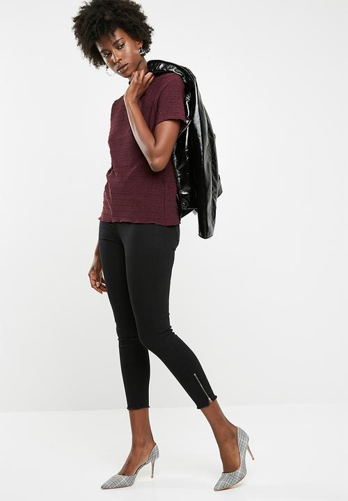 Jacqueline de Yong - Joan short sleeve highneck top - burgundy
