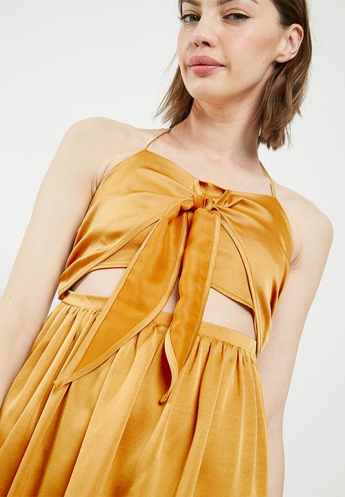 Missguided - Satin halterneck cut out midi dress - gold 