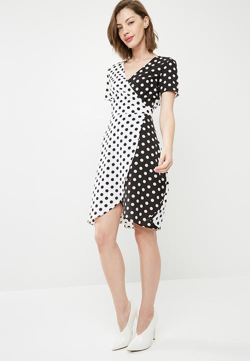 Missguided - Contrast wrap over tie waist mini dress - black & white 