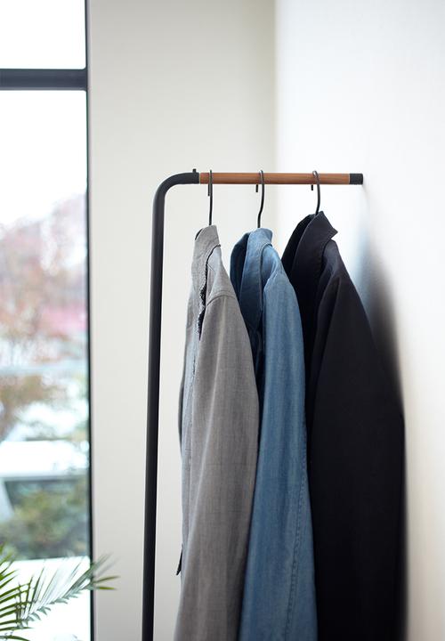 Yamazaki - Tower leaning slim rail - black