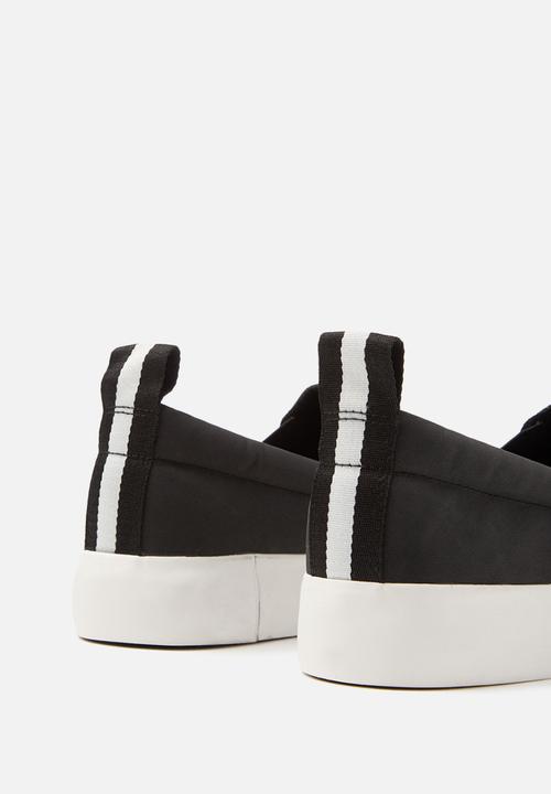 Cotton On - Sawyer slip on sneaker - black 