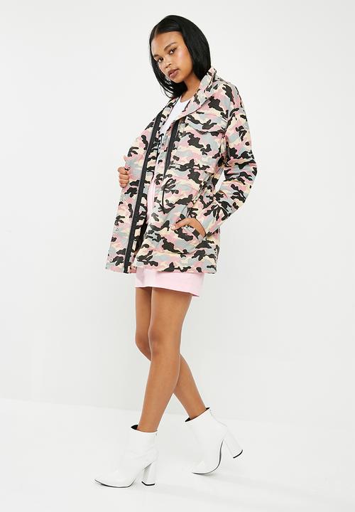 Missguided - Barbie logo camouflage jacket - multi 