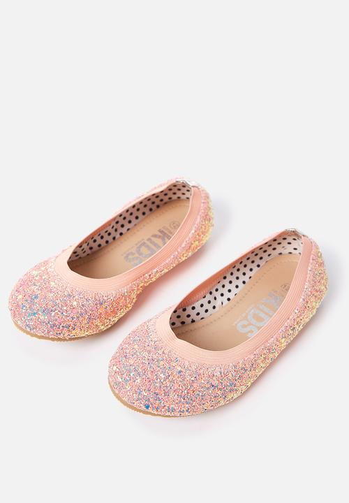 girls peach shoes