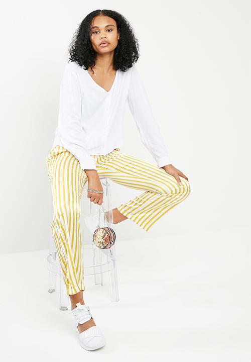 Superbalist - Soft V-neck button front shirt - white