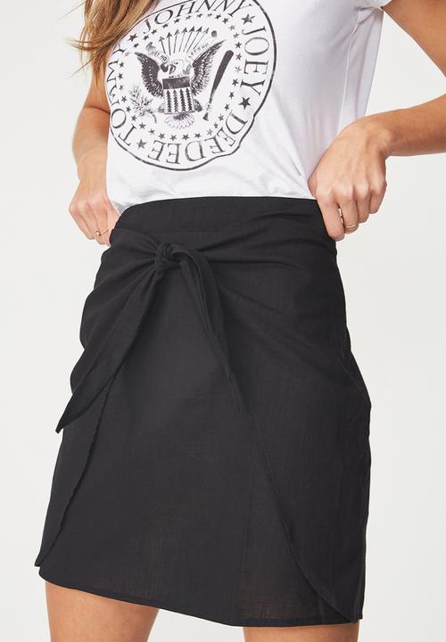Cotton On - Woven Kelly knot front mini skirt - black