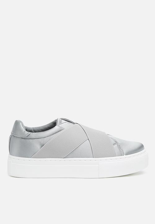 grey flatform trainers