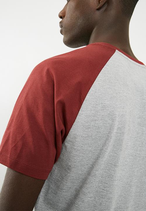Superbalist - Short sleeve raglan crew neck tee - burgundy & grey 