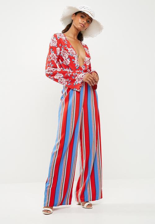 Missguided - Drape plunge flare sleeve bodysuit - red 
