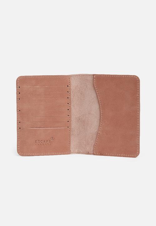 Escape Society - Leather passport holder - dusty pink