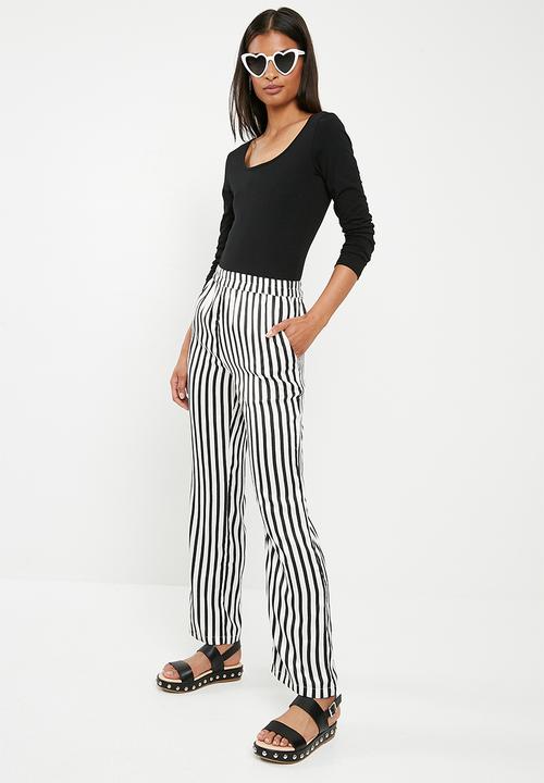 Superbalist - Long sleeve square neck bodysuit - black 
