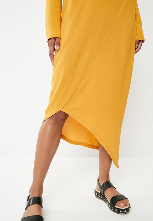 Superbalist - Asymetric back cut out midi dress - yellow