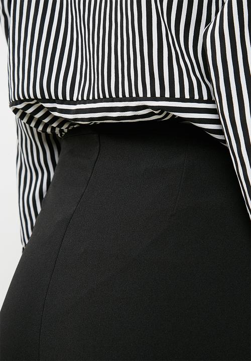 Superbalist - Side button short - black