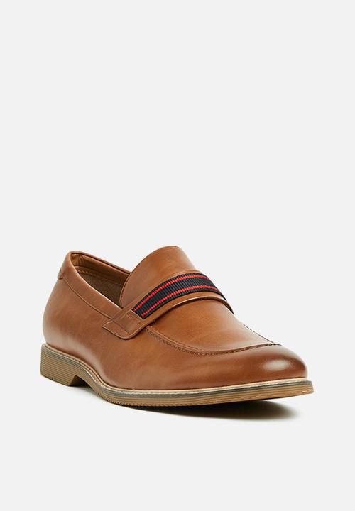Steve Madden - Novel - tan 