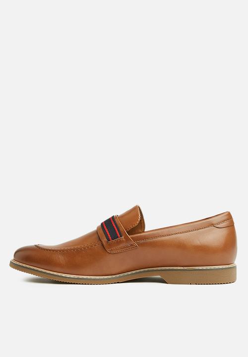 Steve Madden - Novel - tan 