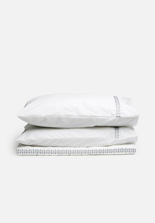 Sheraton Textiles - Elfin embroidered duvet cover set - white & grey