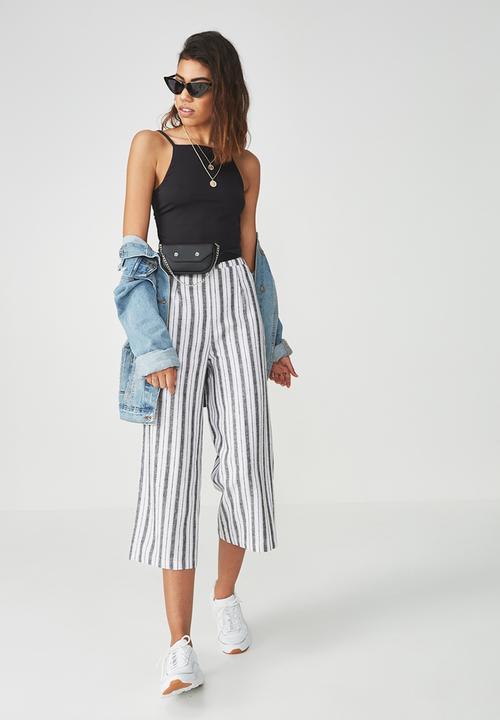 Supré  - Luxe high neck crop - black
