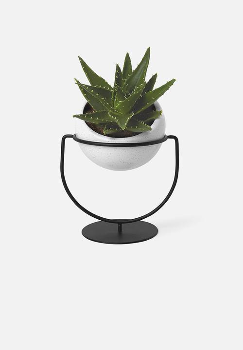 Umbra - Nesta planter - black & white
