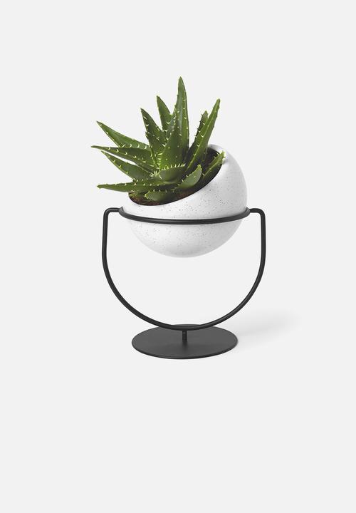 Umbra - Nesta planter - black & white