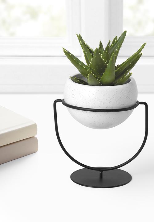 Umbra - Nesta planter - black & white