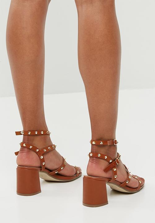 Missguided - Studded flared heel gladiator sandal - tan