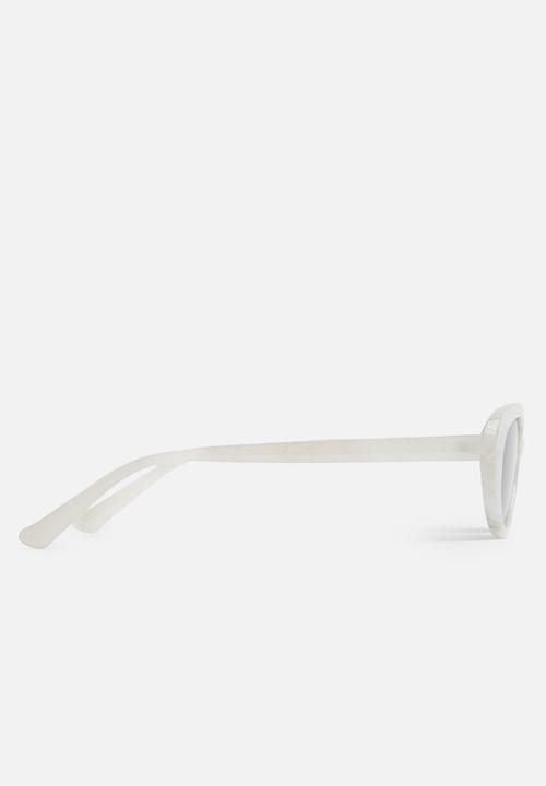 Superbalist - Kendall retro sunglasses-white