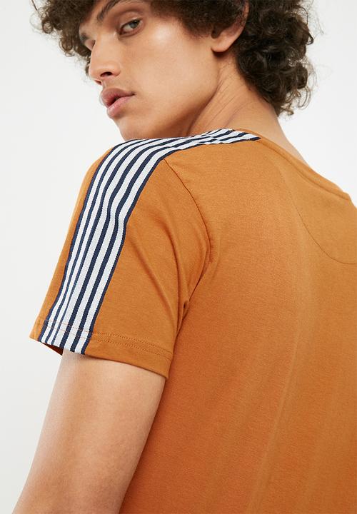 Bellfield - Striped sleeve tee - tan 