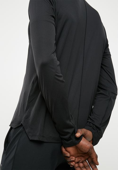 ASICS - Silver 1/2 zip top - black 
